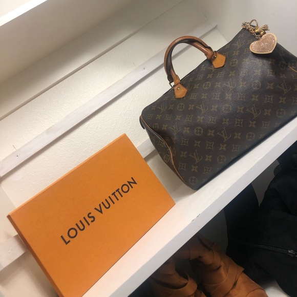 Louis Vuitton - Picture 1 of 8